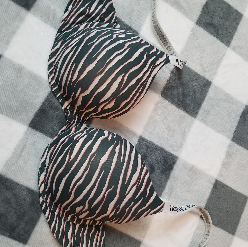 Victoria's Secret T-Shirt Push Up 38C Bra
